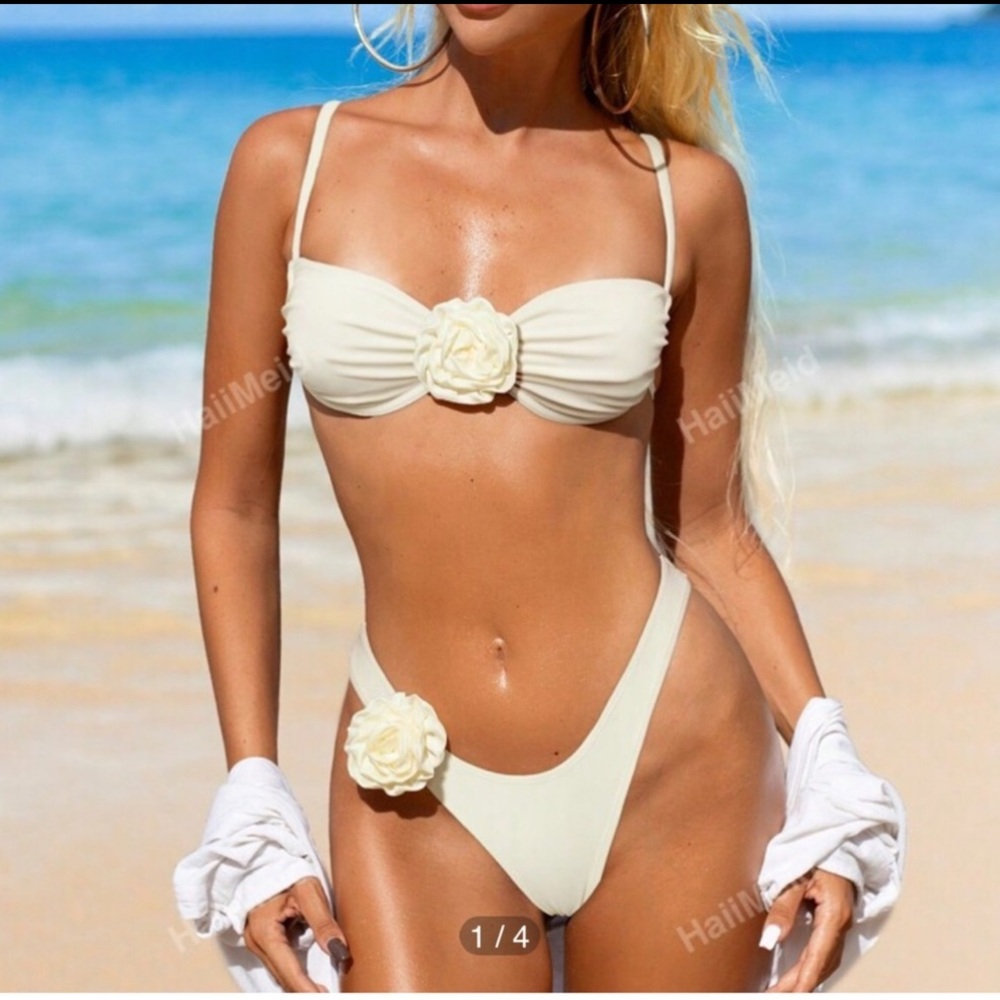 SHEIN Rosette Underwire Bikini Top size M SOLID COLOR THREE DIMENSIONAL
